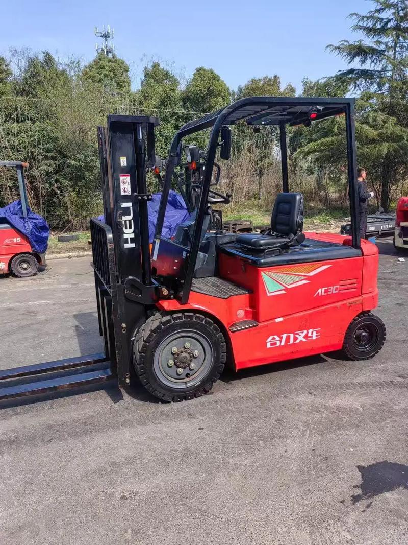 5成新大品牌合力3吨电动叉车.电瓶可以连续用7小